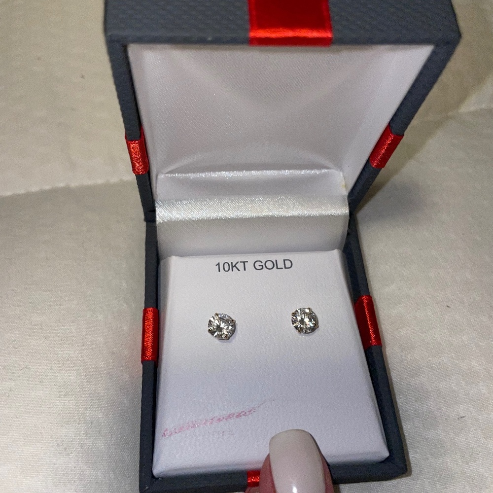10kt gold stud earrings